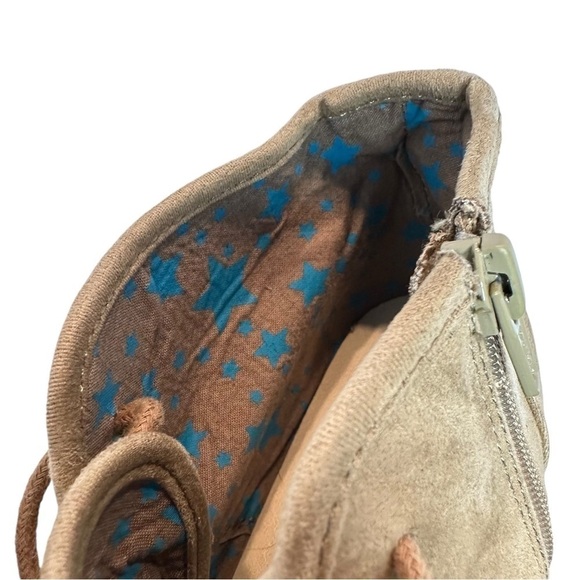 Cat & Jack Girls Faux Suede Beige Lace Up Side Zip Wedge Ankle Boots Size 4 - Picture 7 of 10